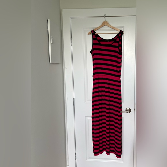 Size Medium/Large authentic Y2K Pink and Black striped Sundress for vacation - Picture 1 of 3